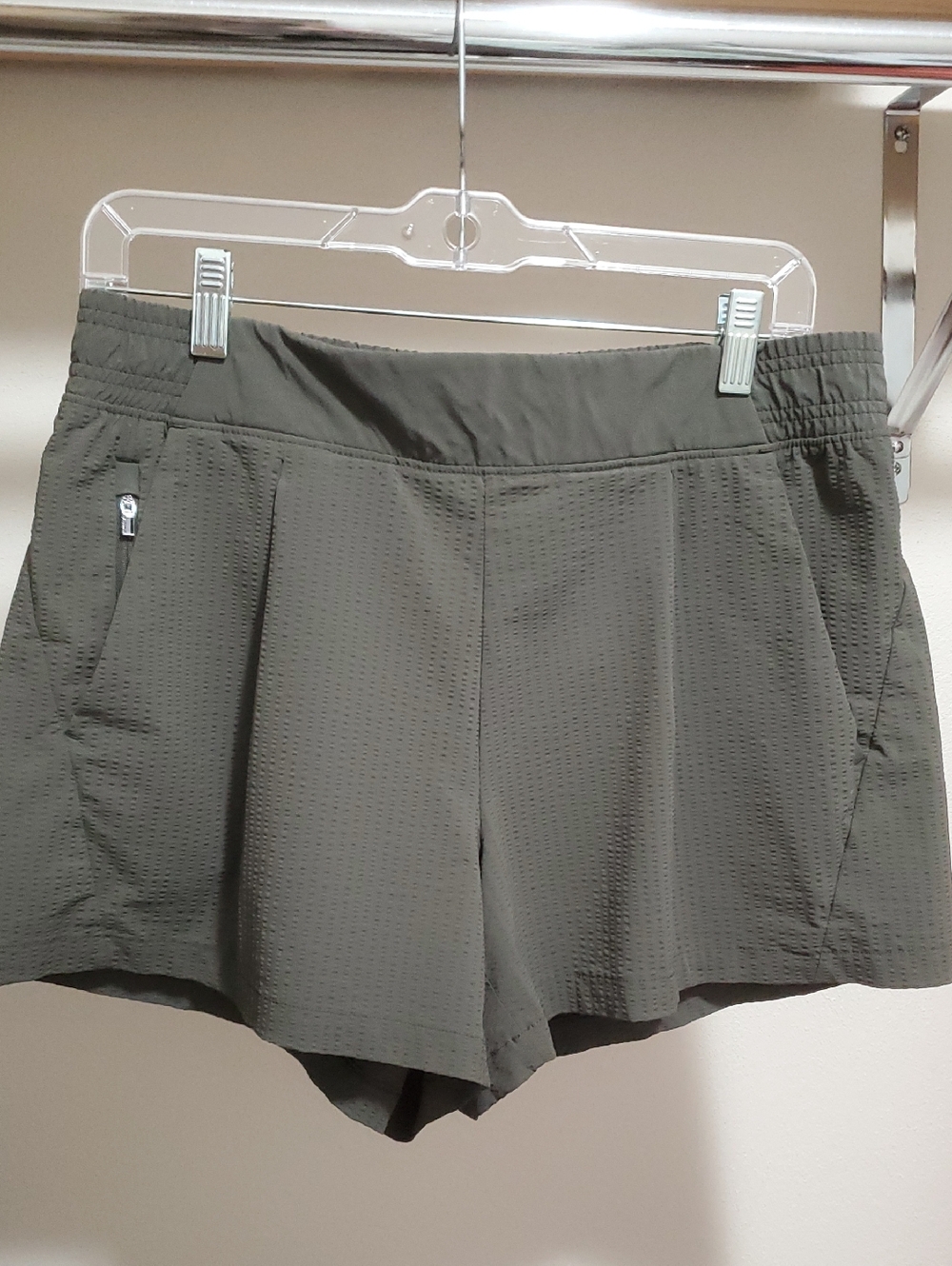 Athleta Olive Green Gray Brooklyn Textured Athletic Shorts Size 10